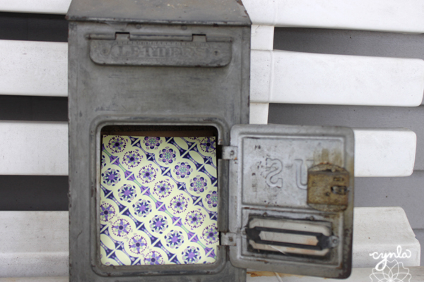 Vintage Mailbox Cynla